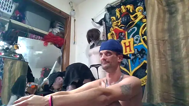 Snapshot of slinginbigD chatting on 12/18/25, 06:08 slinginbigD online show from 12/18/25, 06:08