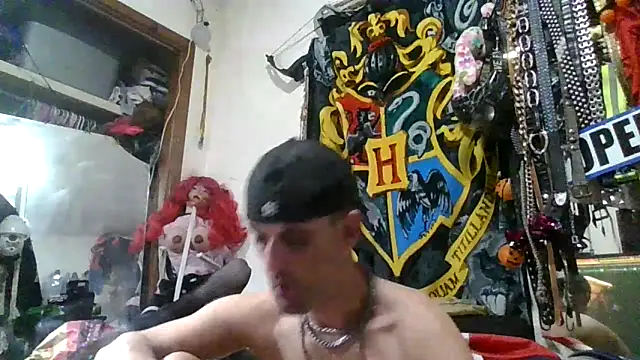 Snapshot of slinginbigD chatting on 12/19/25, 05:03 slinginbigD online show from 12/19/25, 05:03