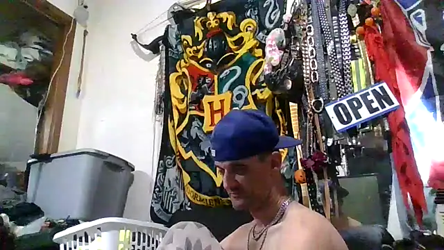 Snapshot of slinginbigD chatting on 12/19/25, 05:09 slinginbigD online show from 12/19/25, 05:09