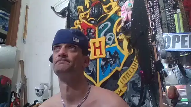 Snapshot of slinginbigD chatting on 01/11/26, 06:51 slinginbigD online show from 01/11/26, 06:51