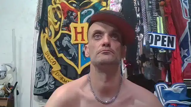 Snapshot of slinginbigD chatting on 01/11/26, 06:57 slinginbigD online show from 01/11/26, 06:57