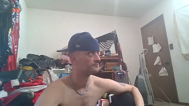 Snapshot of slinginbigD chatting on 01/14/26, 10:58 slinginbigD online show from 01/14/26, 10:58