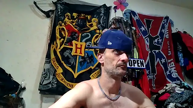 Snapshot of slinginbigD chatting on 01/15/26, 08:23 slinginbigD online show from 01/15/26, 08:23