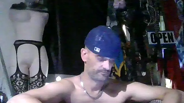 Snapshot of slinginbigD chatting on 01/16/26, 08:35 slinginbigD online show from 01/16/26, 08:35