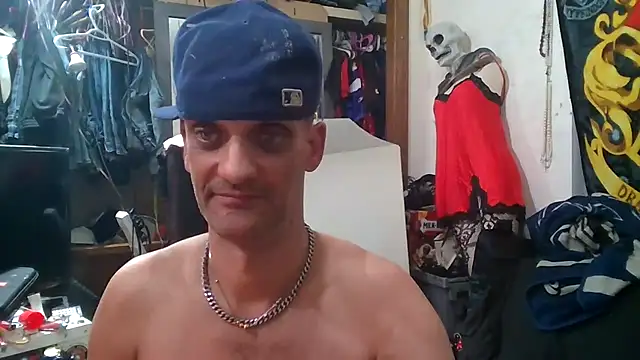 Snapshot of slinginbigD chatting on 01/19/26, 10:52 slinginbigD online show from 01/19/26, 10:52