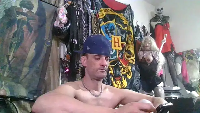 Snapshot of slinginbigD chatting on 02/08/26, 02:31 slinginbigD online show from 02/08/26, 02:31