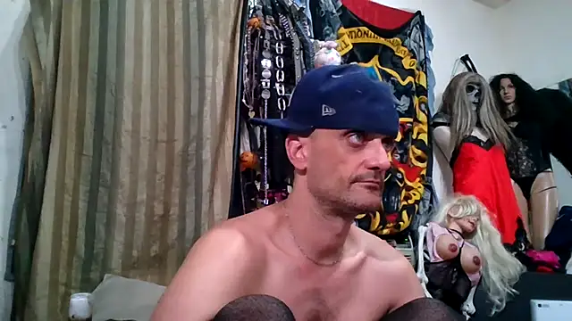 Snapshot of slinginbigD chatting on 03/11/26, 11:27 slinginbigD online show from 03/11/26, 11:27