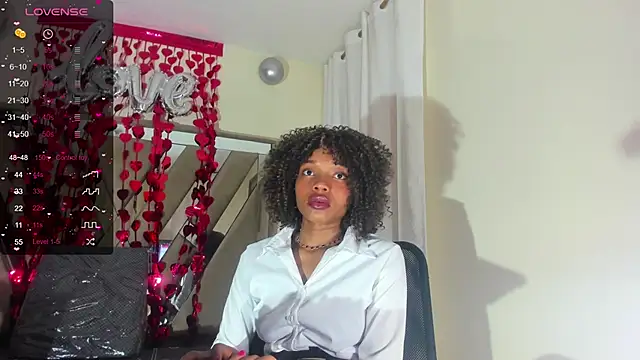 Snapshot of sara_williams01 chatting on 02/26/25, 01:19 sara williams01 online show from 02/26/25, 01:19
