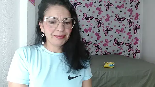 anybellucci43 online show from 12/27/24, 02:47