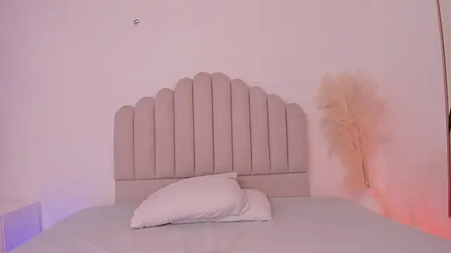 valerysantos  online show from 06/11/26, 12:14