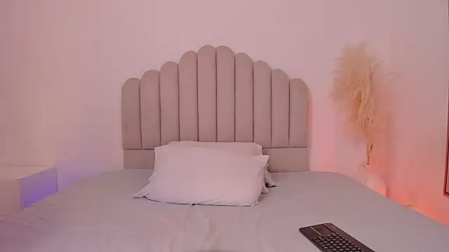 valerysantos  online show from 06/23/26, 12:14
