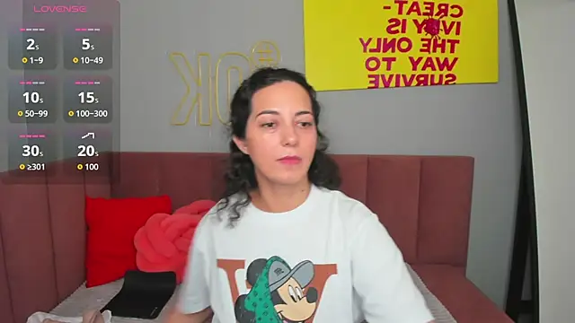 Linda Insatiable online show from 11/13/25, 01:37