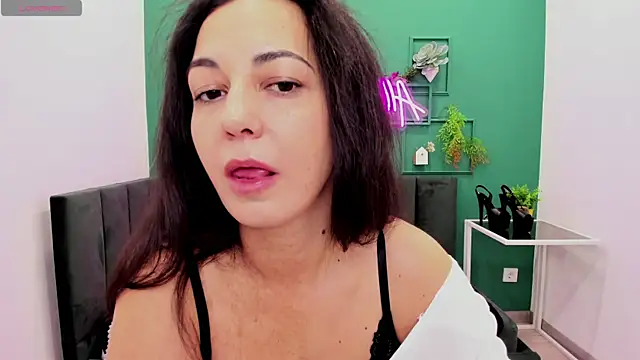 Linda Insatiable online show from 11/28/25, 01:41