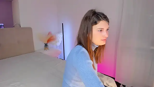 Laura Leee online show from 02/11/25, 06:19