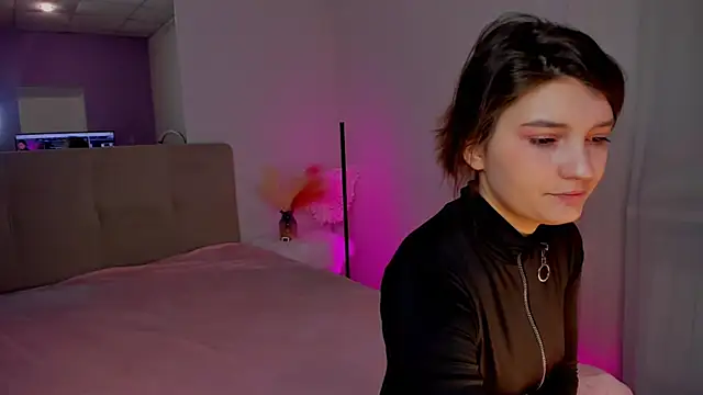 Laura Leee online show from 02/21/25, 06:29