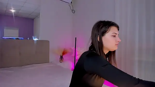 Laura Leee online show from 03/06/25, 06:30