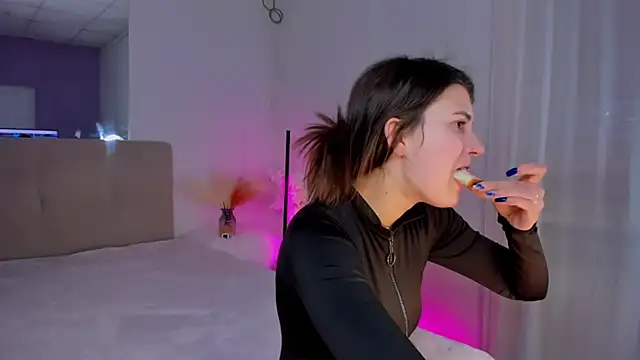 Laura Leee online show from 03/06/25, 09:36