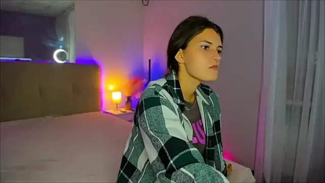 Laura Leee online show from 09/23/25, 05:32