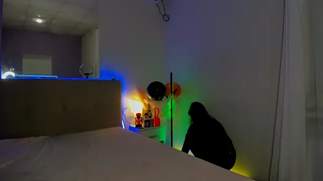 Laura Leee online show from 11/07/25, 06:24