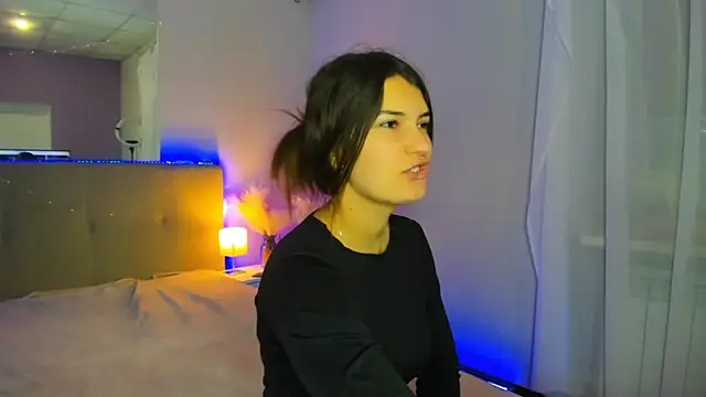 Laura Leee online show from 11/20/25, 05:51