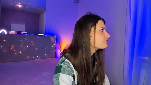Laura Leee online show from 05/01/26, 04:50