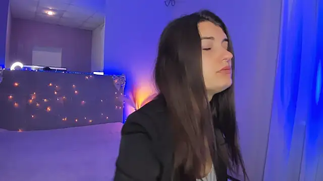 Laura Leee online show from 05/15/26, 04:52