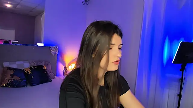 Laura Leee online show from 06/10/26, 05:07