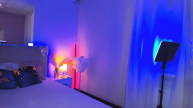 Laura Leee online show from 06/11/26, 05:05