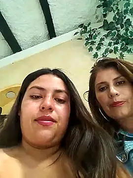 Snapshot of DULCE__26 chatting on 02/19/25, 08:52 DULCE  26 online show from 02/19/25, 08:52