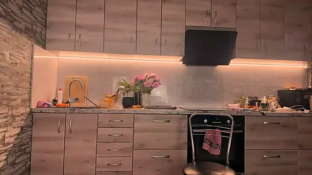 Snapshot of ___art chatting on 09/19/25, 05:24 art online show from 09/19/25, 05:24