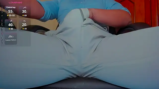 Snapshot of MrLonely02 chatting on 02/20/25, 01:08 MrLonely02 online show from 02/20/25, 01:08