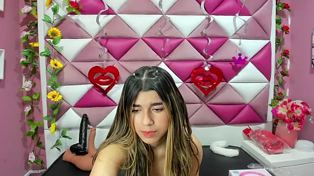 Snapshot of NahomiConnor_ chatting on 03/08/25, 04:17 NahomiConnor online show from 03/08/25, 04:17