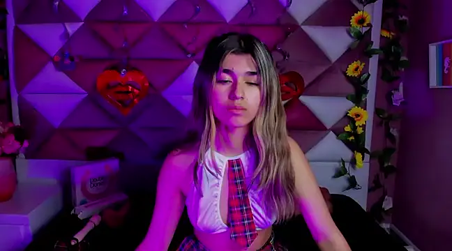 Snapshot of NahomiConnor_ chatting on 03/17/25, 07:58 NahomiConnor online show from 03/17/25, 07:58