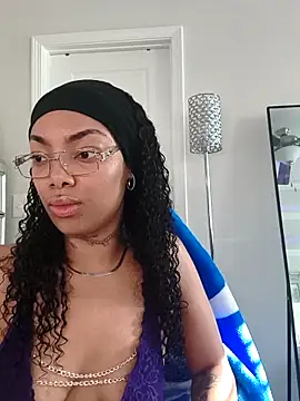 Snapshot of butterflybootyy chatting on 05/18/26, 12:11 butterflybootyy online show from 05/18/26, 12:11