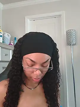 Snapshot of butterflybootyy chatting on 05/22/26, 02:55 butterflybootyy online show from 05/22/26, 02:55