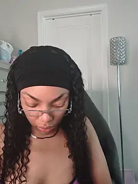 Snapshot of butterflybootyy chatting on 05/25/26, 12:44 butterflybootyy online show from 05/25/26, 12:44