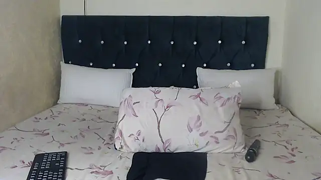 Snapshot of BhadBhad_Kitty chatting on 12/06/24, 01:51 BhadBhad Kitty online show from 12/06/24, 01:51