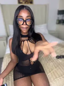 Snapshot of BhadBhad_Kitty chatting on 03/11/25, 07:36 BhadBhad Kitty online show from 03/11/25, 07:36