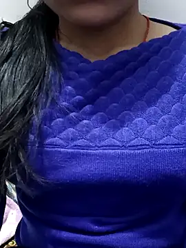 Snapshot of Riyu_05 chatting on 12/14/24, 10:34 Riyu 05 online show from 12/14/24, 10:34