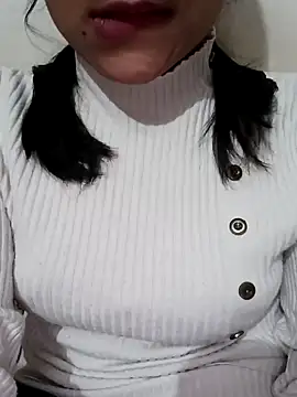 Snapshot of Riyu_05 chatting on 01/21/25, 06:22 Riyu 05 online show from 01/21/25, 06:22