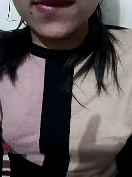 Snapshot of Riyu_05 chatting on 01/23/25, 06:39 Riyu 05 online show from 01/23/25, 06:39