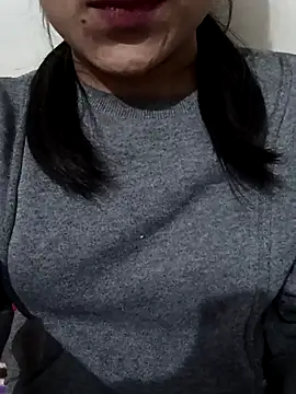 Snapshot of Riyu_05 chatting on 01/25/25, 06:45 Riyu 05 online show from 01/25/25, 06:45