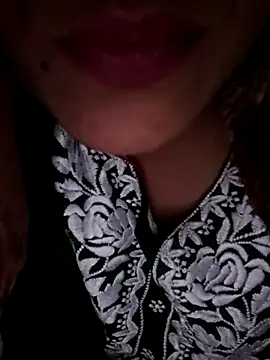 Snapshot of Riyu_05 chatting on 03/05/25, 08:43 Riyu 05 online show from 03/05/25, 08:43