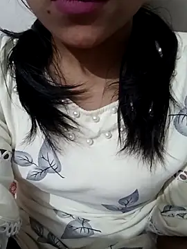 Snapshot of Riyu_05 chatting on 03/18/25, 06:25 Riyu 05 online show from 03/18/25, 06:25