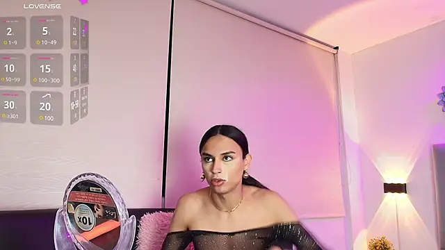 Snapshot of Chloe_Cherry21 chatting on 01/24/25, 01:56 Chloe Cherry21 online show from 01/24/25, 01:56