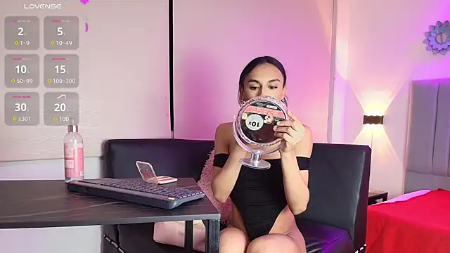 Snapshot of Chloe_Cherry21 chatting on 01/28/25, 02:32 Chloe Cherry21 online show from 01/28/25, 02:32