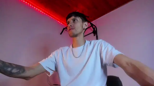 Snapshot of ImVen980 chatting on 02/11/25, 01:31 ImVen980 online show from 02/11/25, 01:31