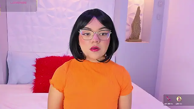 EmilyRouss  online show from 10/07/25, 07:00