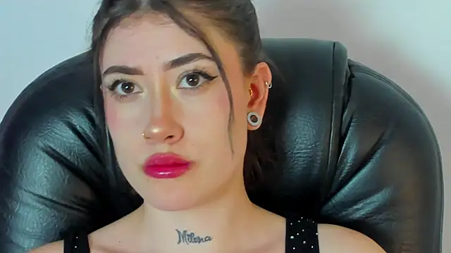 melody suarez online show from 02/02/25, 11:11