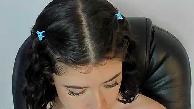 melody suarez online show from 02/07/25, 01:36